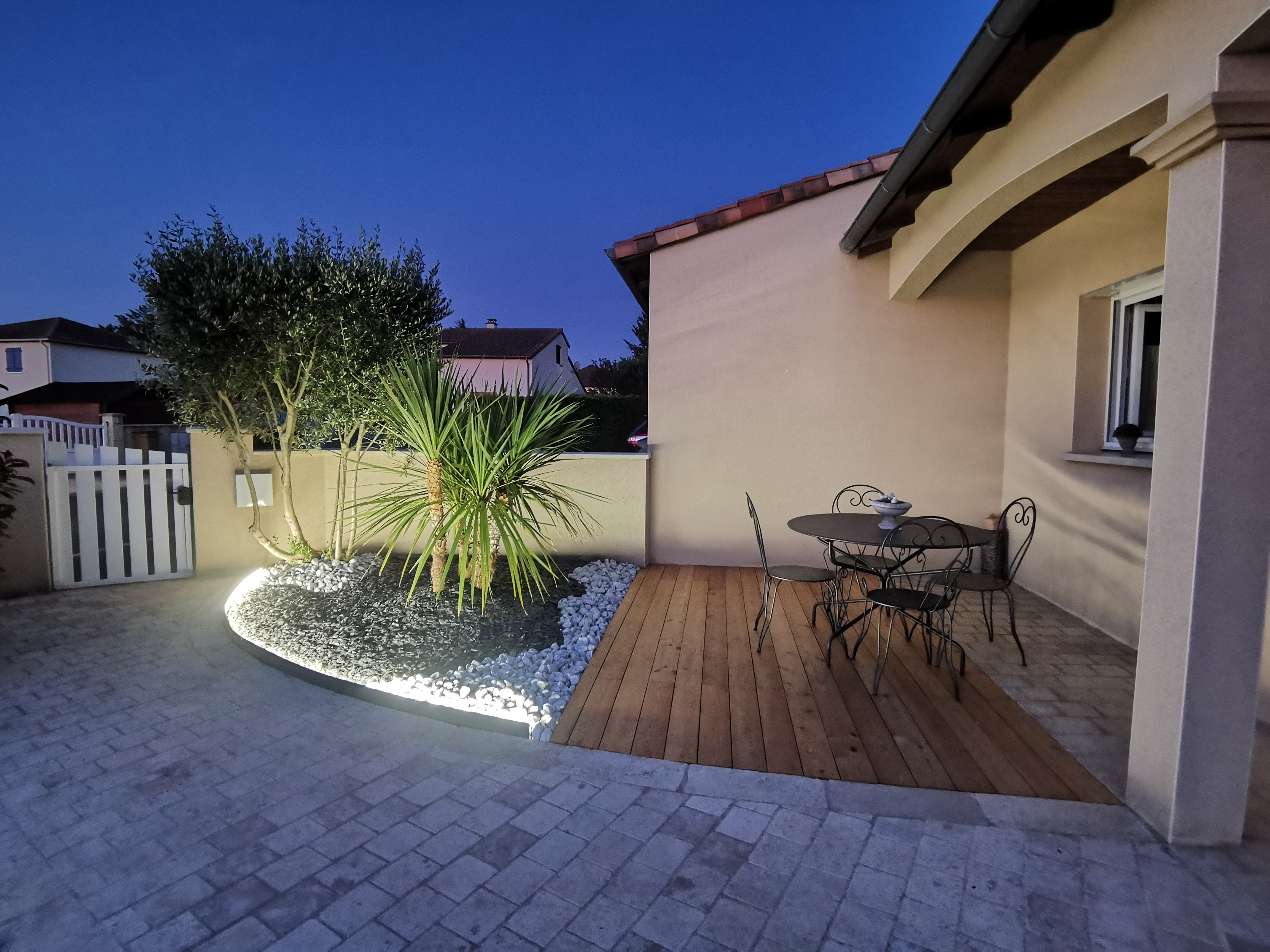 Aménagement massif et terrasse
